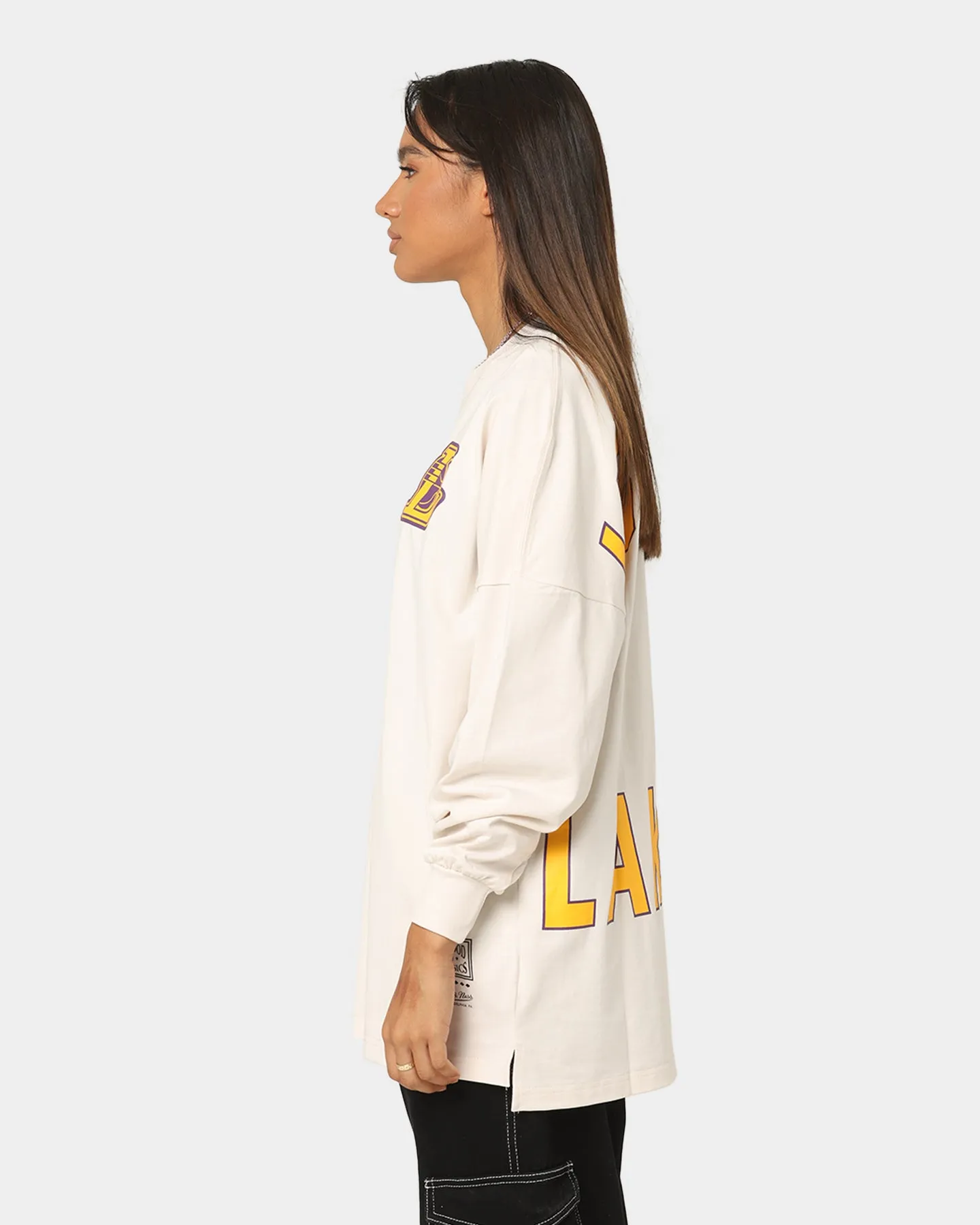 Mitchell & Ness Women's Los Angles Lakers NBA Haro Long Sleeve T-Shirt Faded White